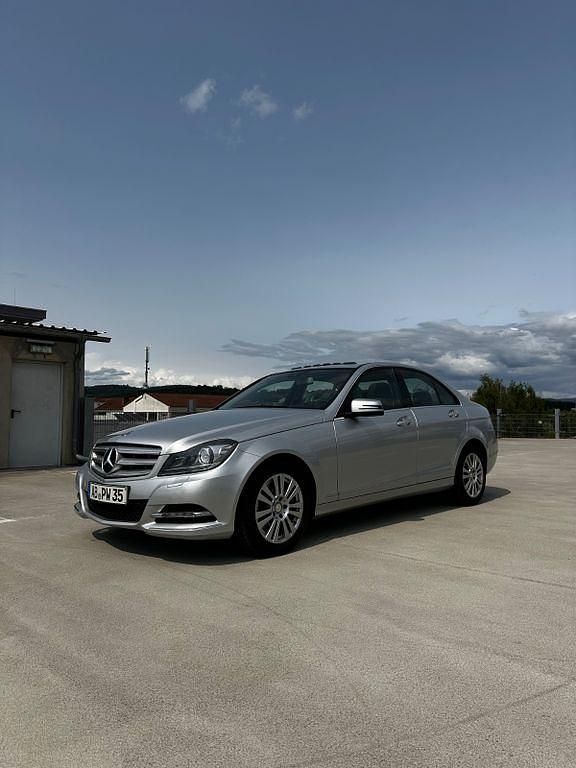 Silber Gebraucht 2012 Mercedes C250 Elegance Limousine | 16.999 € (Etwas zu teuer) - Bild 1/4