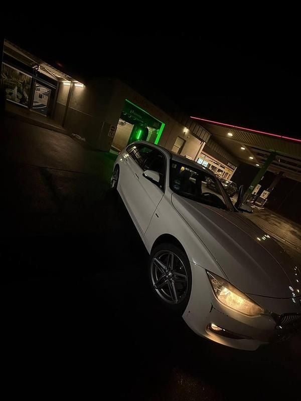 Gebraucht BMW 320 Sport Line 184 PS (135 kW) 2013 Schwarz Limousine