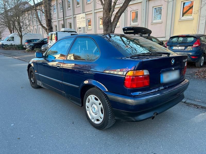 Gebraucht BMW 318 Basis 1996 Blau Kombi