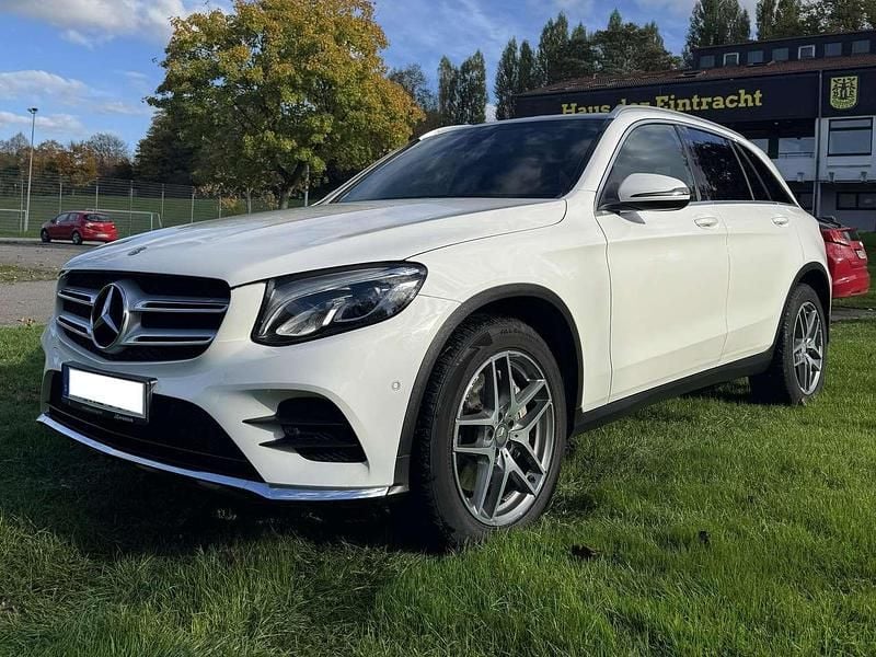 Weiß Gebraucht 2018 Mercedes GLC250 AMG line SUV | 25.300 € (Fairer Preis) - Bild 1/4