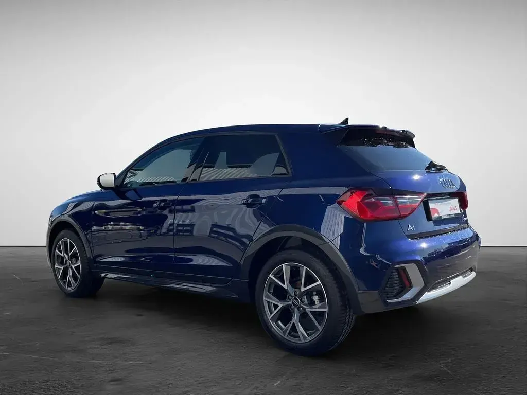 Gebraucht Audi A1 Basis 116 PS (85 kW) 2025 Blau (navarrablau metallic) SUV