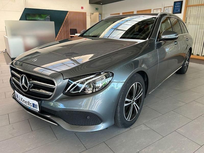 Grau Gebraucht 2019 Mercedes E200 Avantgarde Limousine | 27.450 € (Guter Preis) - Bild 1/4