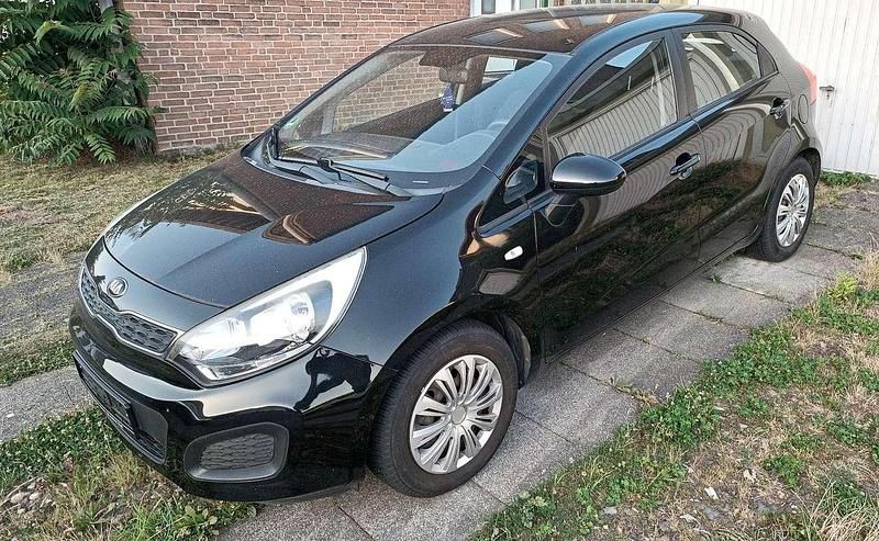 Schwarz Gebraucht 2013 Kia Rio 2 Limousine | 6.500 € (Fairer Preis) - Bild 1/4