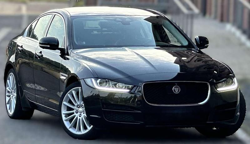 Santorini black Gebraucht 2015 Jaguar XE Portfolio Limousine | 14.410 € (Fairer Preis) - Bild 1/4