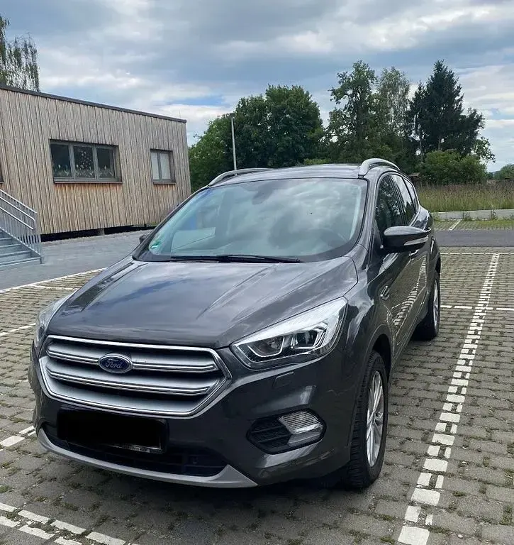 Gebraucht Ford Kuga Titanium 150 PS (110 kW) 2017 Braun SUV