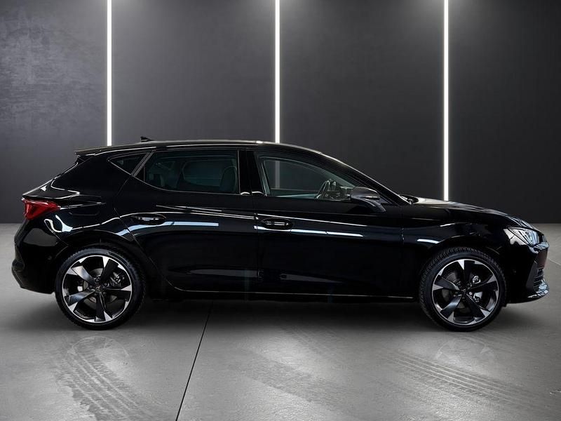 Second-hand Cupra Leon 150 CP (110 kW) 2024 Negru Berlinǎ