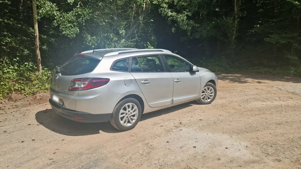 Gebraucht Renault Mégane GrandTour Initiale Paris 110 PS (80 kW) 2013 Silber Kombi