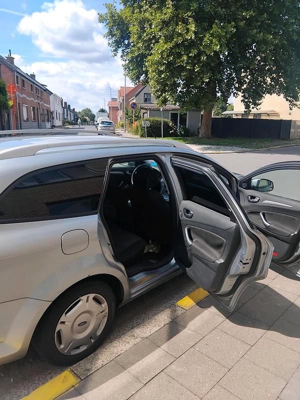 Gebraucht Ford Mondeo 120 PS (88 kW) 2007 Blau Kombi