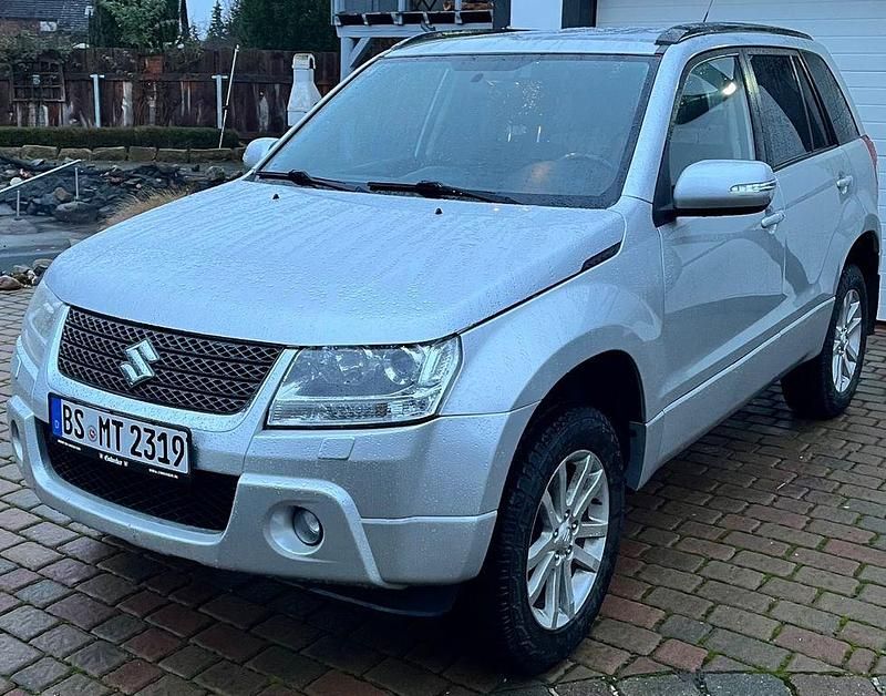 Gebraucht Suzuki Grand Vitara 129 PS (94 kW) 2011 Silber SUV