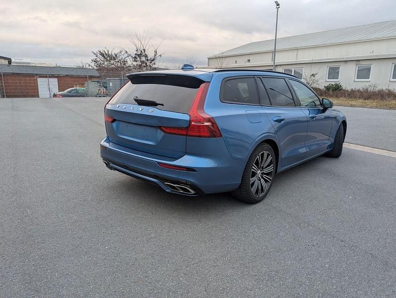 Gebraucht Volvo V60 R-Design 341 PS (250 kW) 2020 Blau Kombi