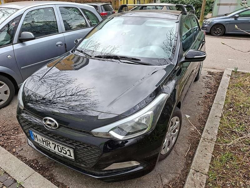 Gebraucht Hyundai i20 86 PS (63 kW) 2016 Schwarz Limousine