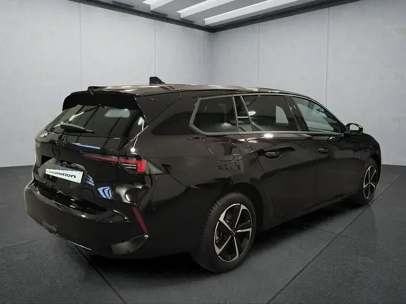 Gebraucht Opel Astra 131 PS (96 kW) 2024 Schwarz Kleinwagen