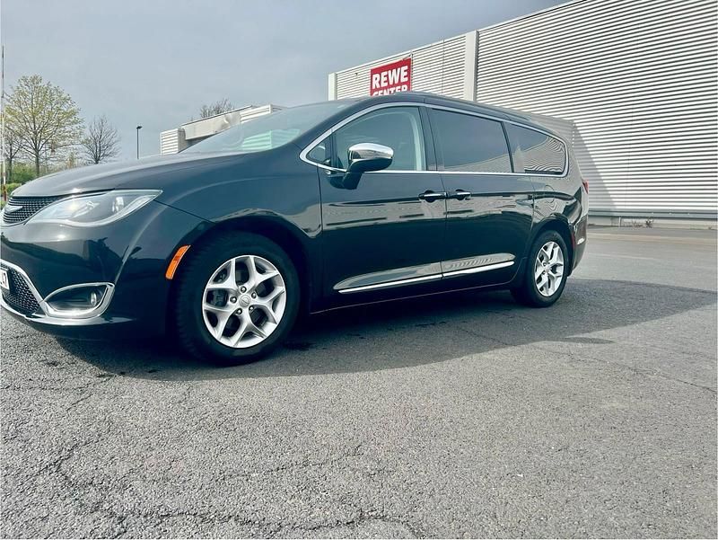 Schwarz Gebraucht 2019 Chrysler Pacifica Limited SUV | 27.999 € (Teuer) - Bild 1/4