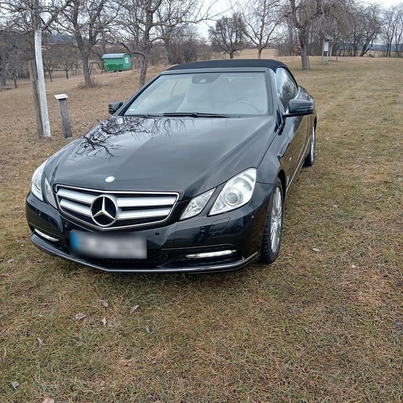 Gebraucht Mercedes E200 Elegance 184 PS (135 kW) 2011 Schwarz Cabrio