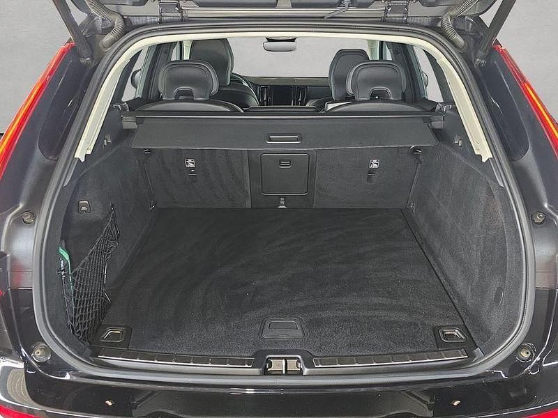 Gebraucht Volvo XC60 Plus 197 PS (144 kW) 2023 Schwarz SUV