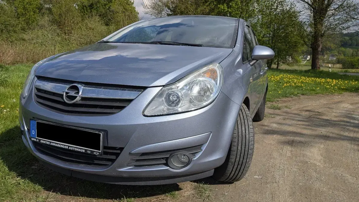 Używany Opel Corsa Edition 90 KM (66 kW) 2009 Srebrny Hatchback