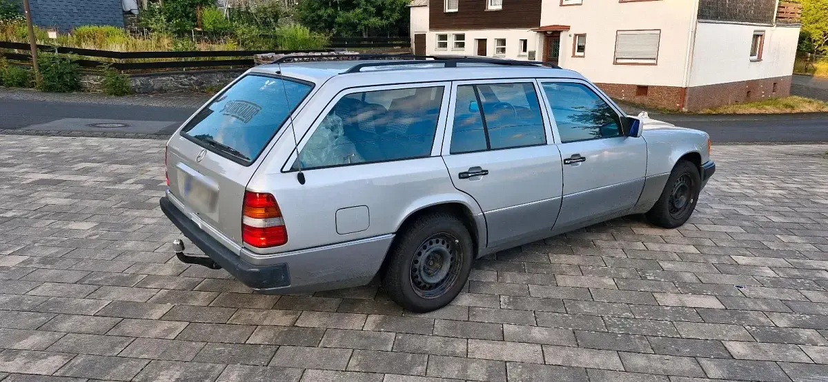 Gebraucht Mercedes 230 136 PS (100 kW) 1990 Silber Kombi