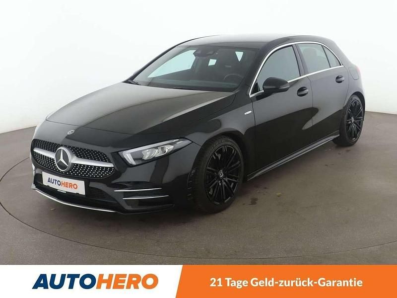 Kosmosschwarz Gebraucht 2018 Mercedes A250 AMG line Limousine | 24.840 € (Fairer Preis) - Bild 1/3