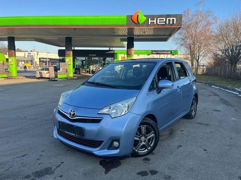 Blau Gebraucht 2011 Toyota Verso-S Club Van / Kleinbus | 3.999 € (Teuer) - Bild 1/4