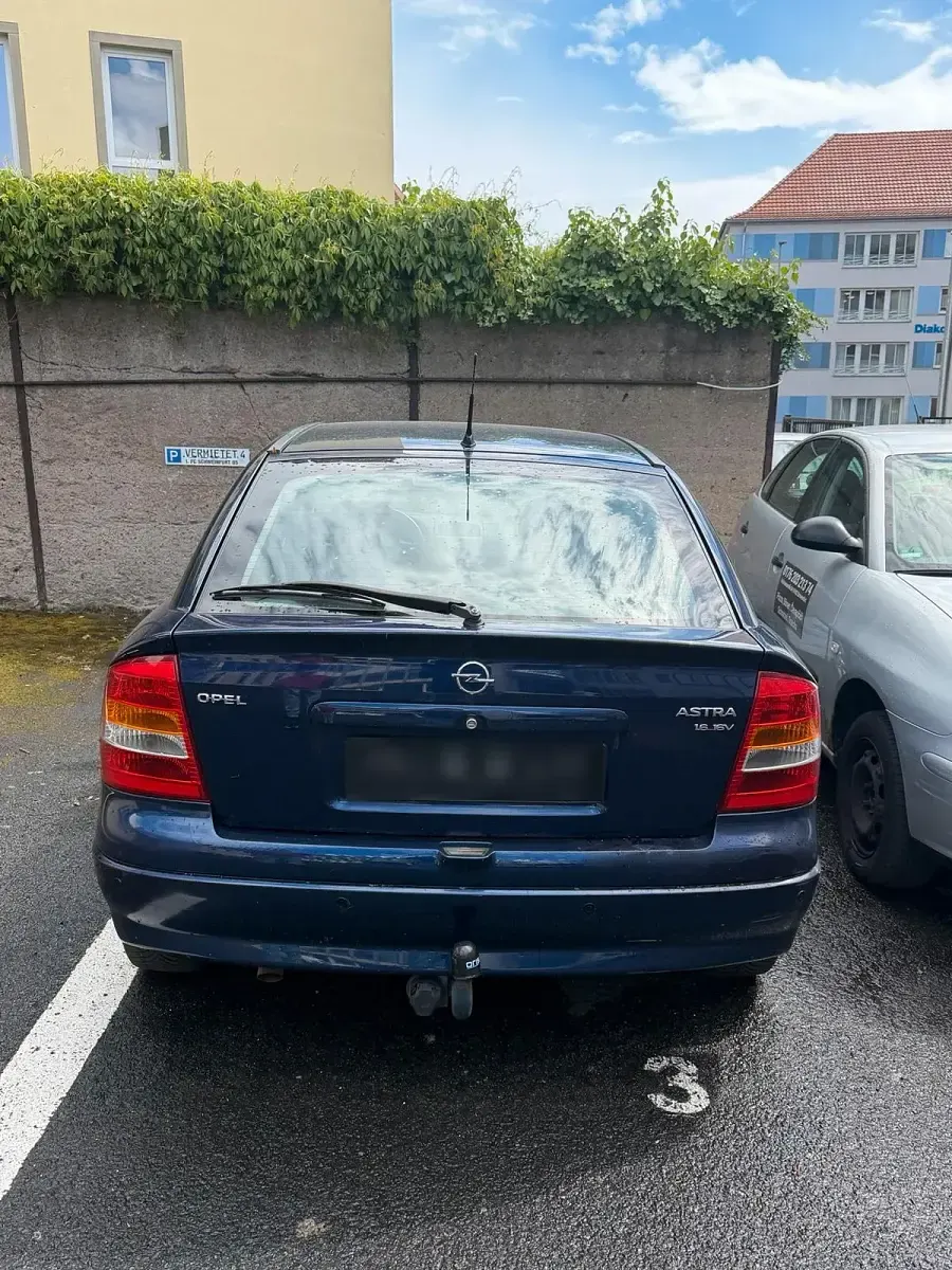 Używany Opel Astra 101 KM (74 kW) 2000 Niebieski Sedan/Limuzyna