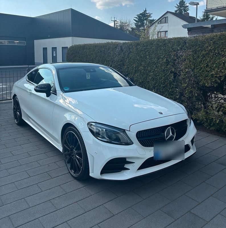 Gebraucht Mercedes C300 245 PS (180 kW) 2022 Weiß Coupé