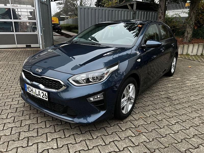 Blau Gebraucht 2020 Kia Ceed Edition 7 Limousine | 14.290 € (Fairer Preis) - Bild 1/4