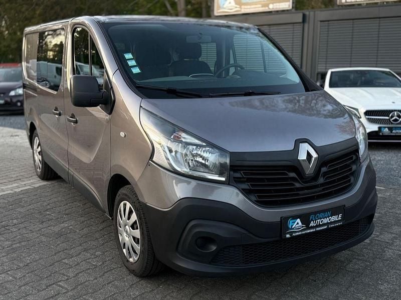 Second-hand Renault Trafic 121 CP (88 kW) 2017 Gri Monovolum