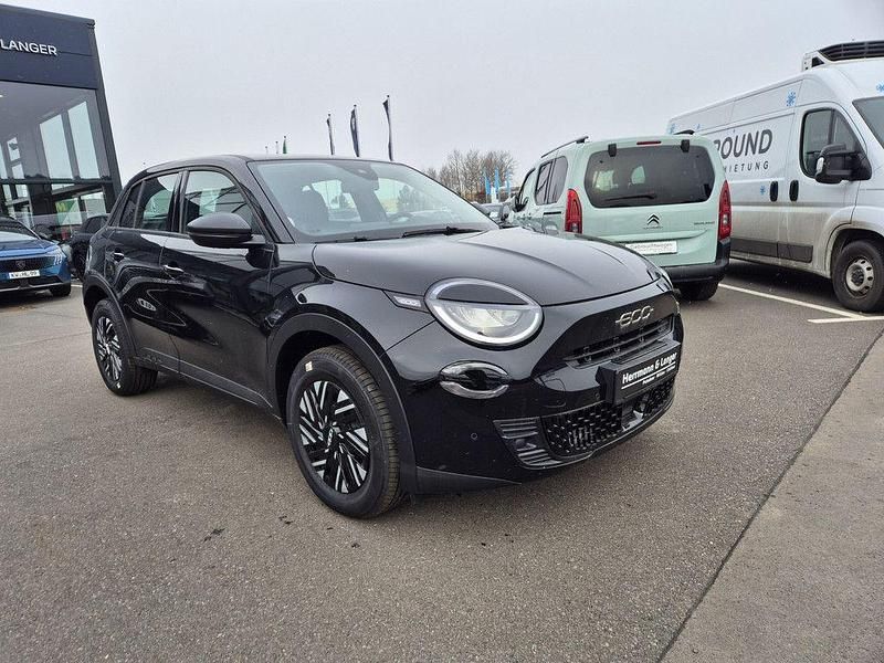 Neu Fiat 600 101 PS (74 kW) 2025 Schwarz SUV