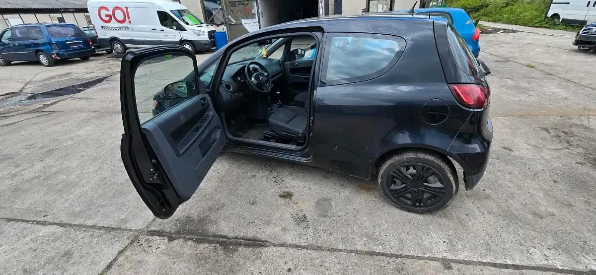 Gebraucht Mitsubishi Colt 75 PS (55 kW) 2010 Schwarz Kleinwagen
