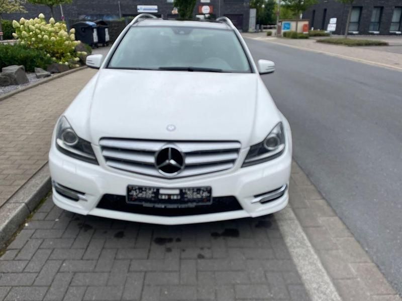 Weiß Gebraucht 2013 Mercedes C220 Avantgarde Limousine | 9.900 € (Guter Preis) - Bild 1/4