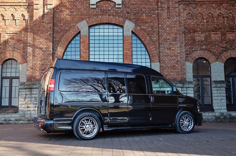 Second-hand Chevrolet Express 314 CP (230 kW) 2013 Negru Monovolum