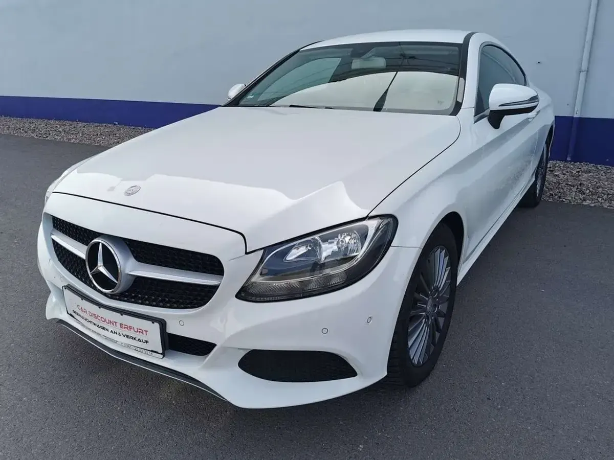 Gebraucht Mercedes C200 184 PS (135 kW) 2016 Polarweiss  unilack Coupé