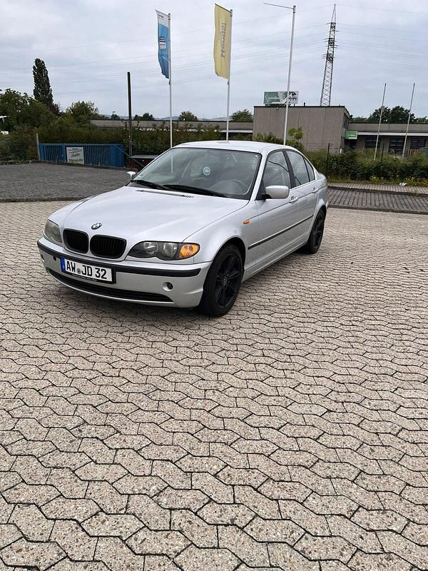 Silber Gebraucht 2002 BMW 320 Limousine | 1.850 € (Superpreis) - Bild 1/4