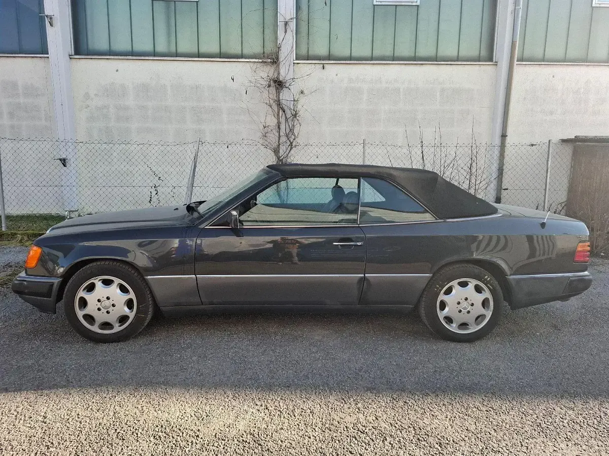 Gebraucht Mercedes 300 220 PS (161 kW) 1993 Schwarz Cabrio