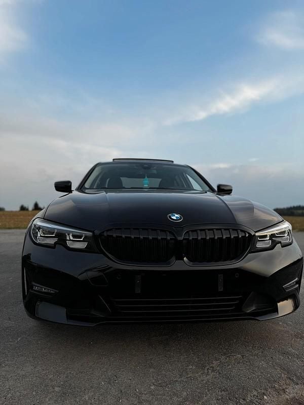 Gebraucht BMW 330 Shadowline 258 PS (189 kW) 2019 Schwarz Limousine