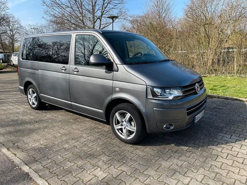 Gebraucht VW Multivan 179 PS (131 kW) 2013 Grau Van
