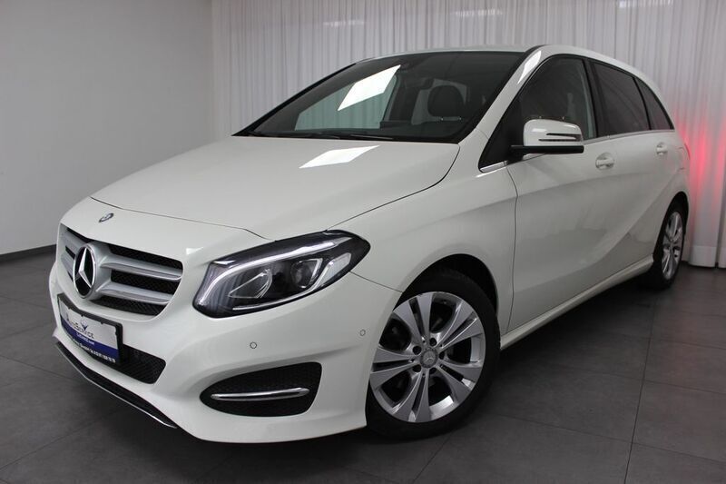 Weiß Gebraucht 2016 Mercedes B180 Urban Van / Kleinbus | 16.985 € (Fairer Preis) - Bild 1/4