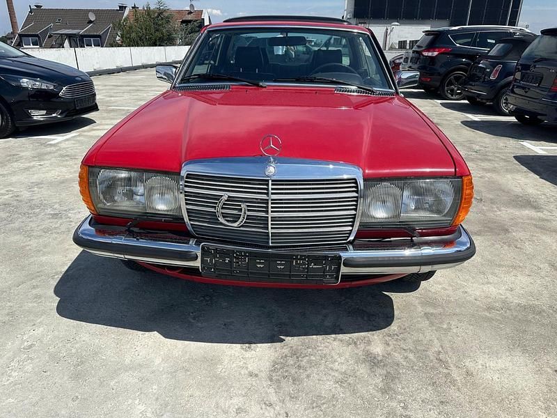 Rot Gebraucht 1978 Mercedes 230 Coupé | 16.900 € - Bild 1/4