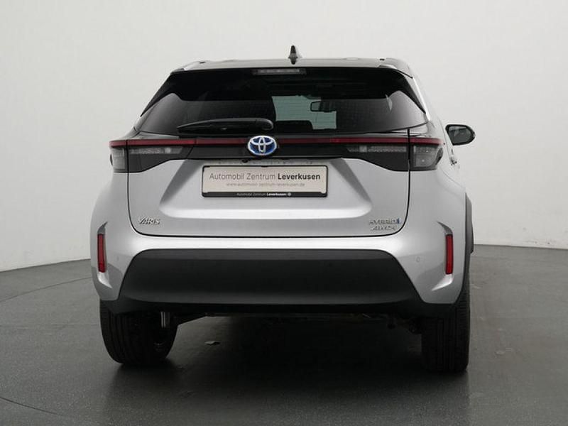 Gebraucht Toyota Yaris Hybrid 116 PS (85 kW) 2022 Silber (metallic) SUV