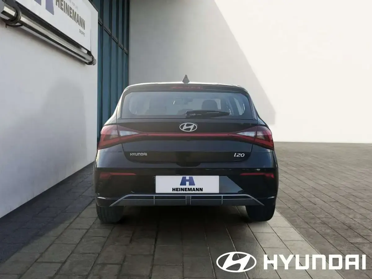 Gebraucht Hyundai i20 Trend 90 PS (66 kW) 2026 Phantom black Kleinwagen