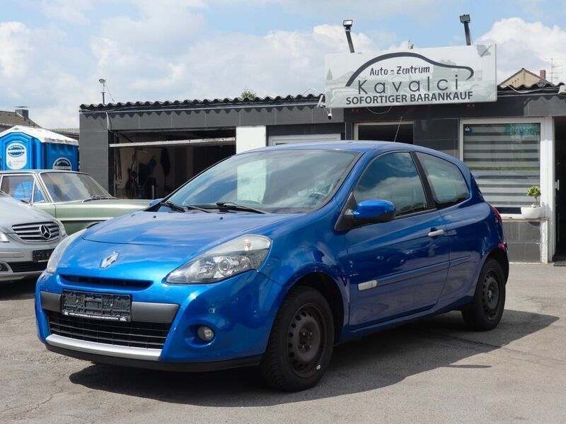 Blau Gebraucht 2010 Renault Clio III Dynamique Limousine | 3.250 € (Guter Preis) - Bild 1/4