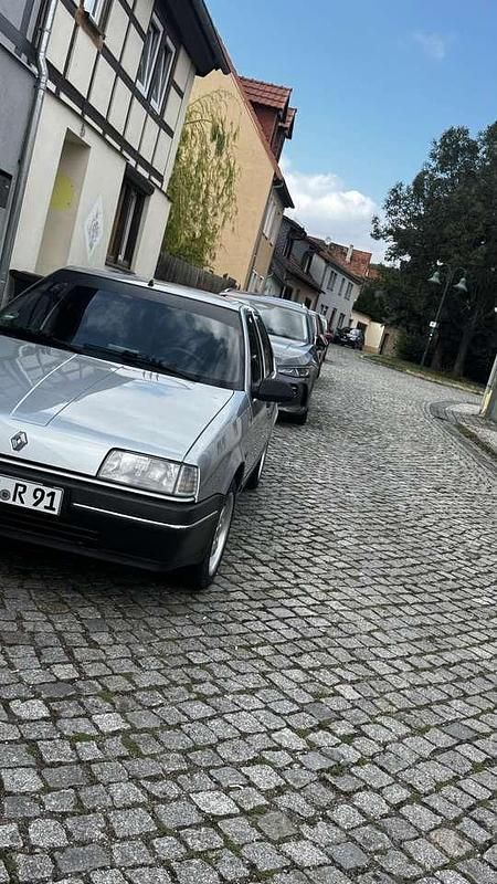 Gebraucht 1990 Renault 19 Limousine | 1.900 € - Bild 1/4