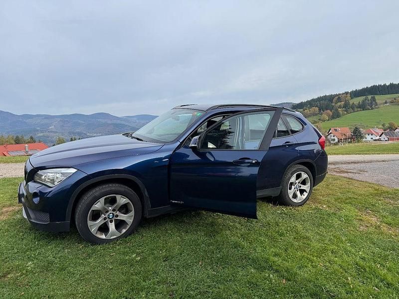 Blau Gebraucht 2013 BMW X1 Sport Line SUV | 9.700 € (Guter Preis) - Bild 1/4