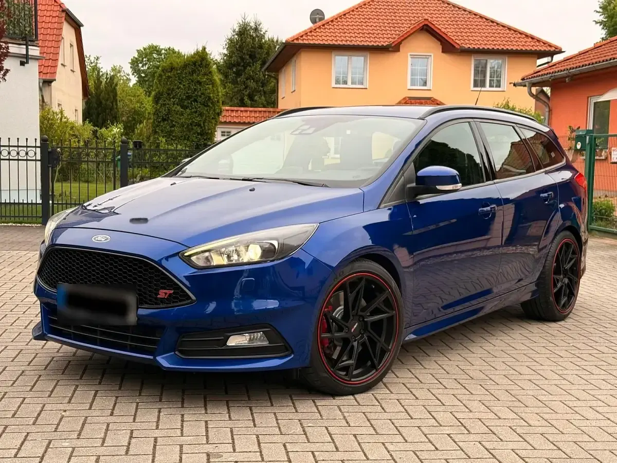 Usata Ford Focus Performance Edition 185 CV (136 kW) 2017 Blu Station wagon