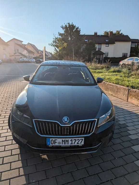 Blau Gebraucht 2016 Skoda Superb Ambition Limousine | 10.500 € (Guter Preis) - Bild 1/4