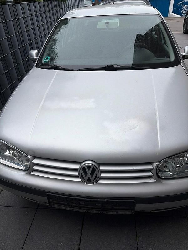 Silber Gebraucht 2002 VW Golf IV Kleinwagen | 600 € (Guter Preis) - Bild 1/4