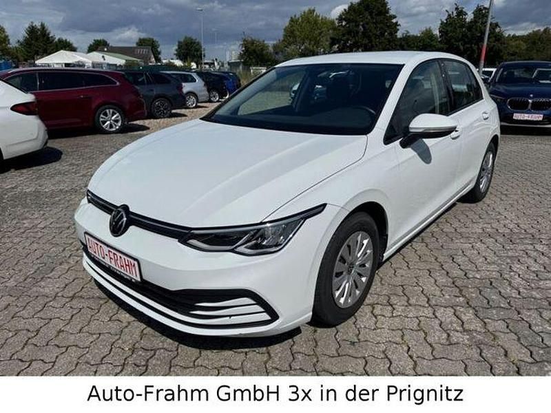 Weiß Gebraucht 2021 VW Golf VIII Basis Limousine | 15.490 € (Fairer Preis) - Bild 1/4