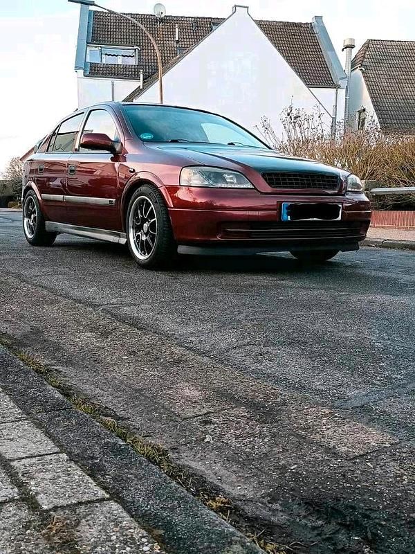 Second-hand Opel Astra 101 CP (74 kW) 2000 Roșu Hatchback