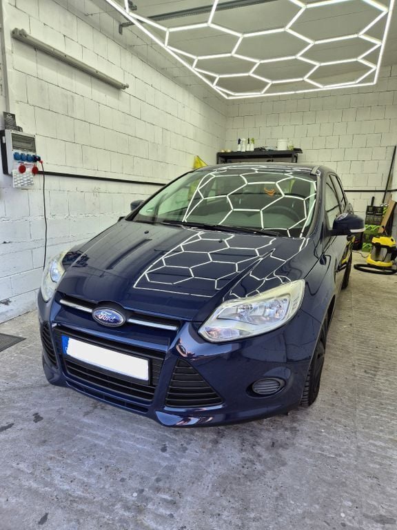 Blau Gebraucht 2014 Ford Focus Ambiente Kombi | 2.499 € (Superpreis) - Bild 1/4
