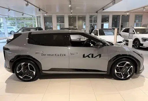 Gebraucht Kia EV4 GT-Line 150 kW (204 PS) 2025 Grau Kleinwagen